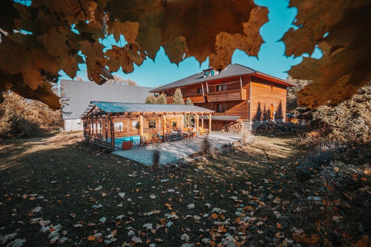 Pension Koliba Komorní Lhotka Bagian luar foto