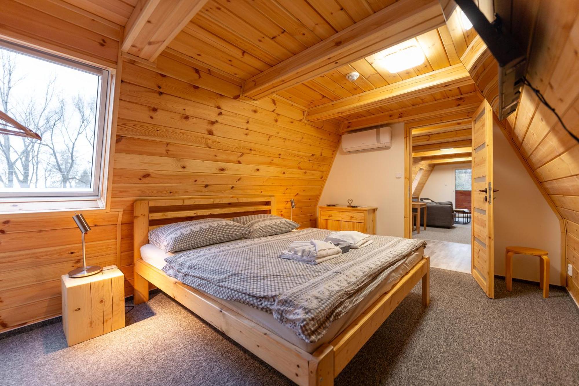 Pension Koliba Komorní Lhotka Ruang foto